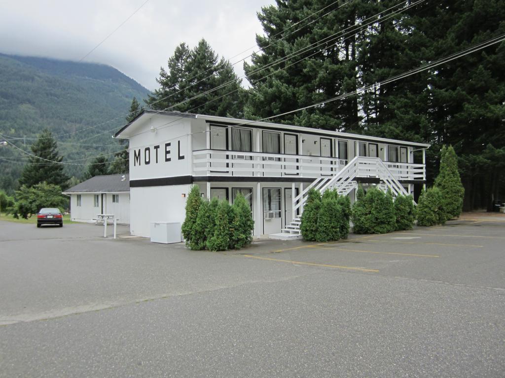 The Mighty Fraser Motel Boston Bar Exteriör bild