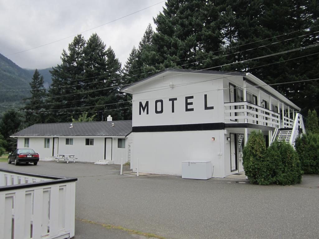 The Mighty Fraser Motel Boston Bar Exteriör bild